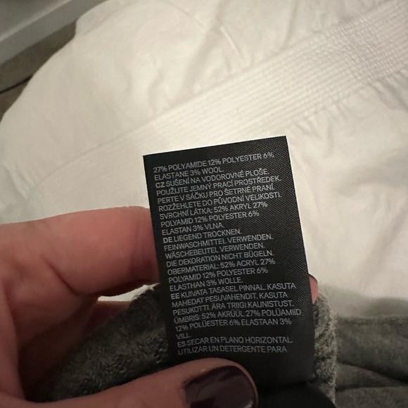 H&M jeweled sweater. Gray size XL - Picture 8 of 10